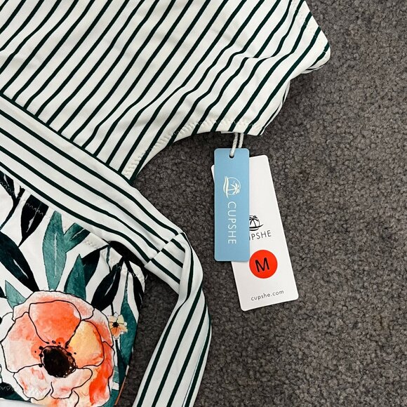 Cupshe | Miss U Poppy Print One-Piece Cut Out Swimsuit Zip Black Closure, size M - Picture 8 of 9